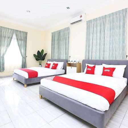 Oyo 89607 Aloha Chalet Kampung Raja Εξωτερικό φωτογραφία