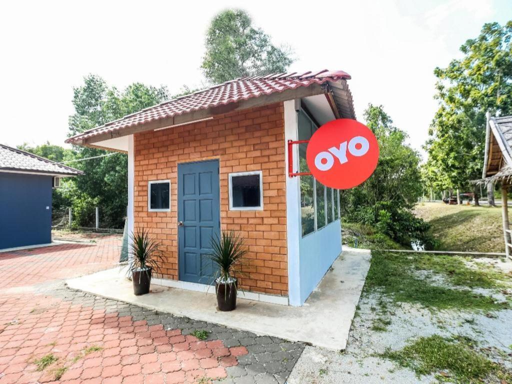 Oyo 89607 Aloha Chalet Kampung Raja Εξωτερικό φωτογραφία