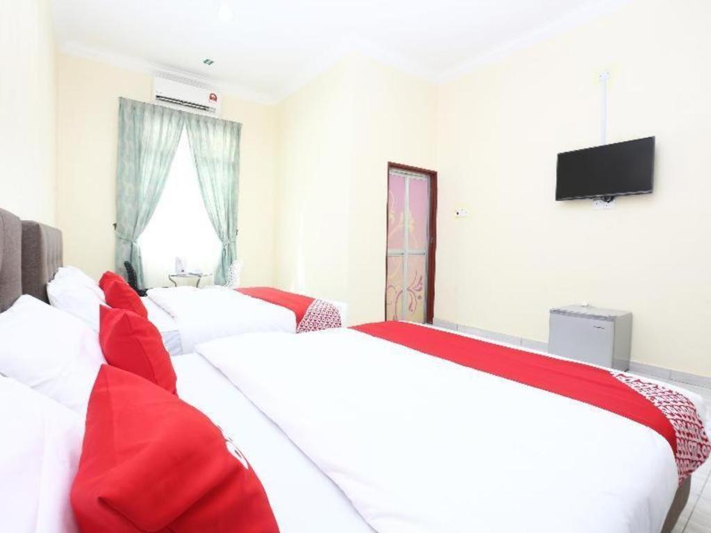 Oyo 89607 Aloha Chalet Kampung Raja Εξωτερικό φωτογραφία