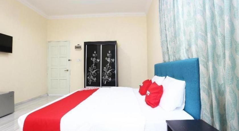 Oyo 89607 Aloha Chalet Kampung Raja Εξωτερικό φωτογραφία