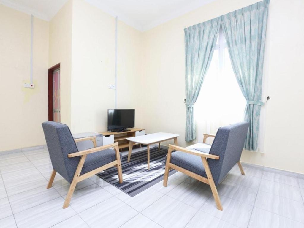 Oyo 89607 Aloha Chalet Kampung Raja Εξωτερικό φωτογραφία