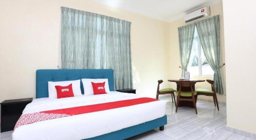 Oyo 89607 Aloha Chalet Kampung Raja Εξωτερικό φωτογραφία