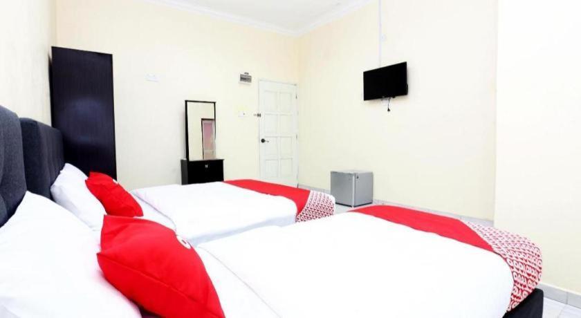 Oyo 89607 Aloha Chalet Kampung Raja Εξωτερικό φωτογραφία