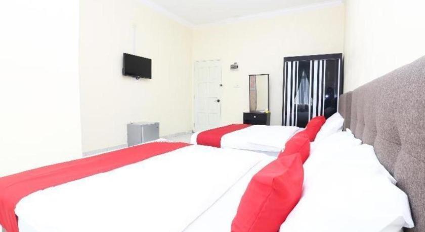 Oyo 89607 Aloha Chalet Kampung Raja Εξωτερικό φωτογραφία