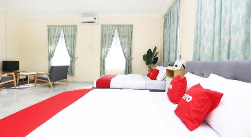 Oyo 89607 Aloha Chalet Kampung Raja Εξωτερικό φωτογραφία