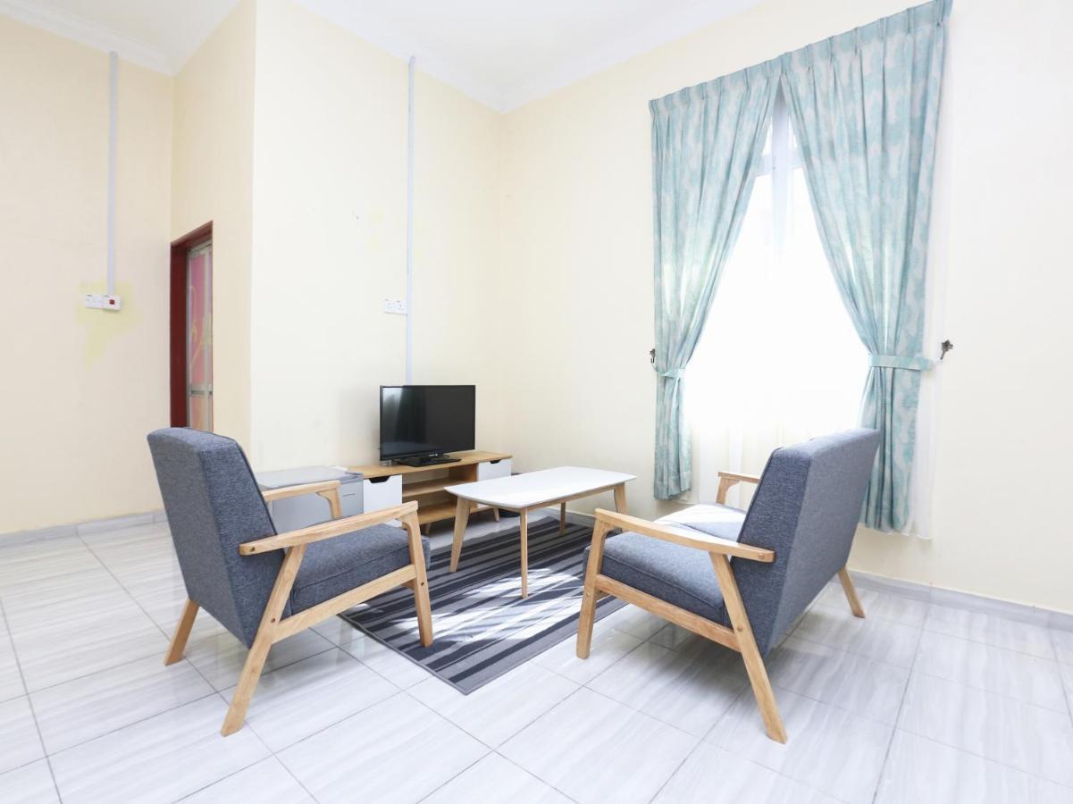 Oyo 89607 Aloha Chalet Kampung Raja Εξωτερικό φωτογραφία