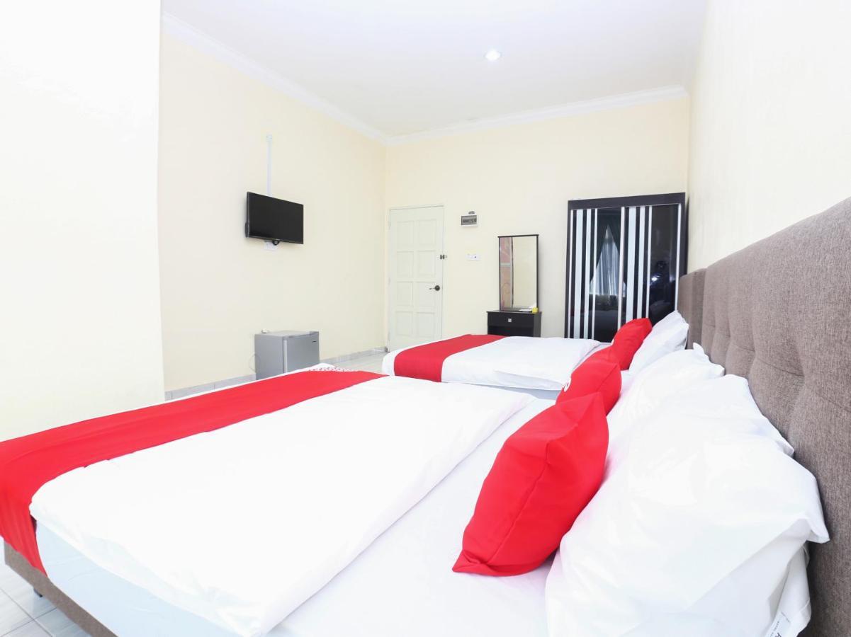 Oyo 89607 Aloha Chalet Kampung Raja Εξωτερικό φωτογραφία