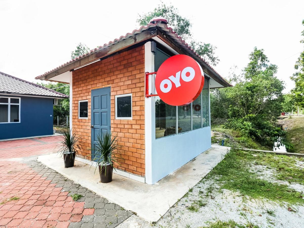 Oyo 89607 Aloha Chalet Kampung Raja Εξωτερικό φωτογραφία