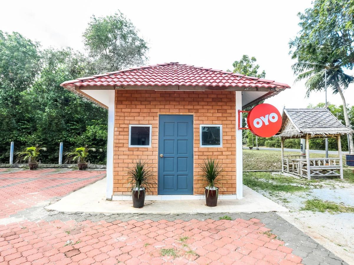 Oyo 89607 Aloha Chalet Kampung Raja Εξωτερικό φωτογραφία